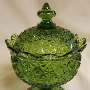 VTG L.E.SMITH GREEN GLASS DAISY & BUTTON PEDESTAL CANDY DISH LID MID CENTURY